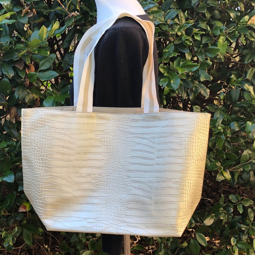 🎉🎊 Saks Fifth Avenue Tote New🎉